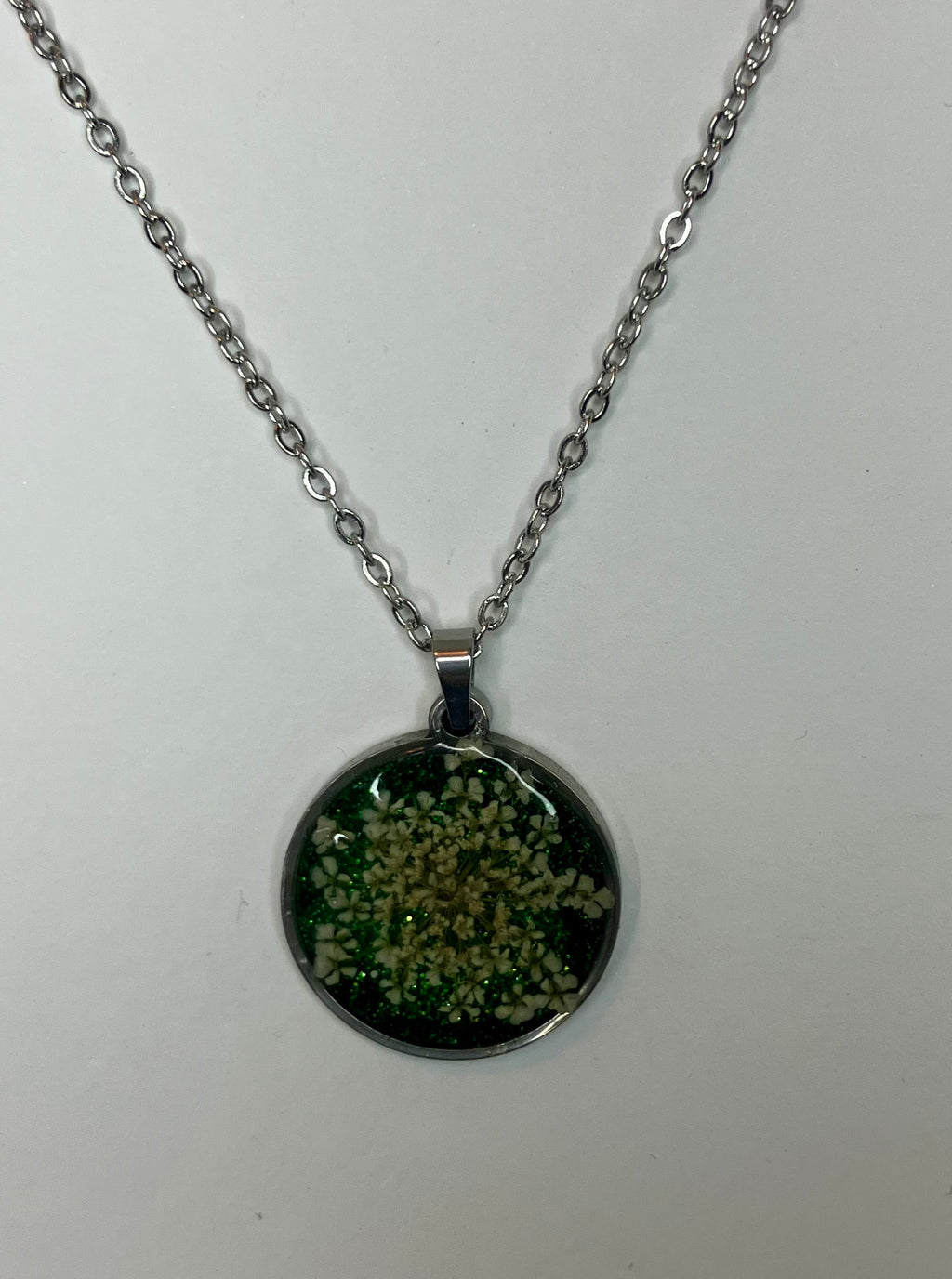 Dried flowers in resin jewelry