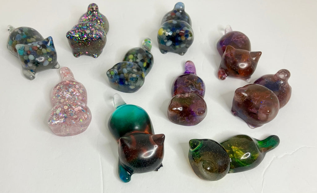 small cat loaf figurines