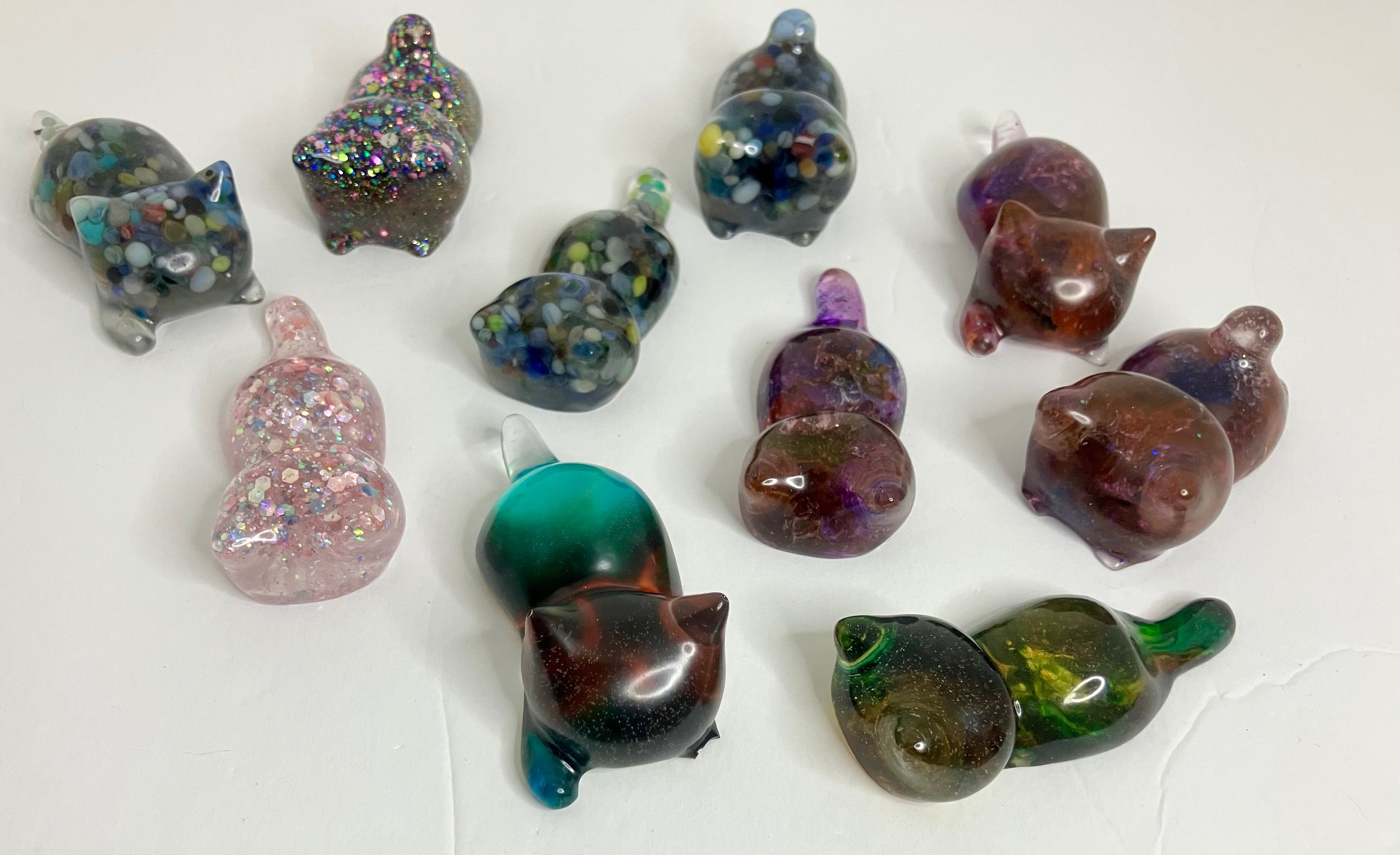 small cat loaf figurines