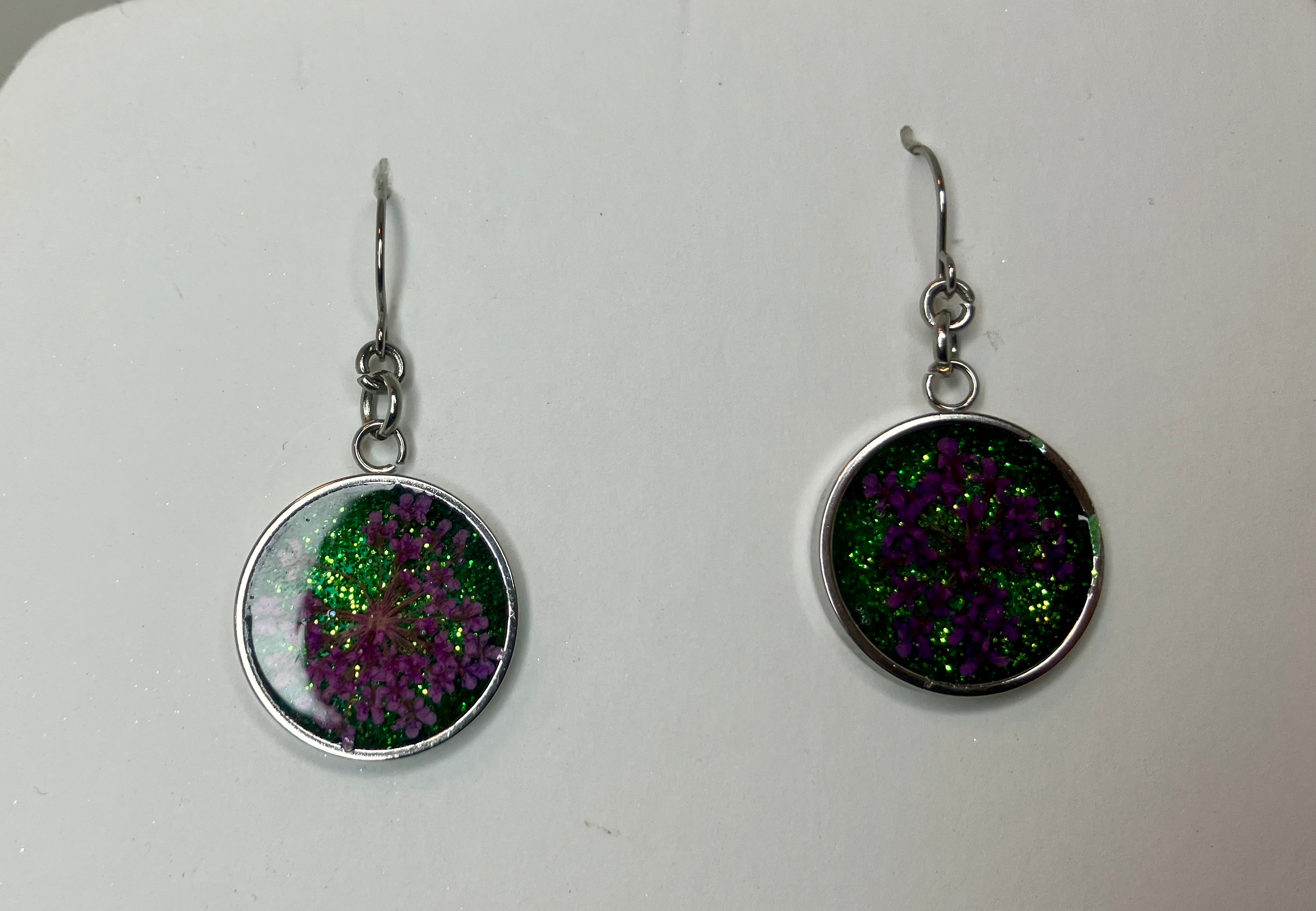 Dried flowers in resin jewelry