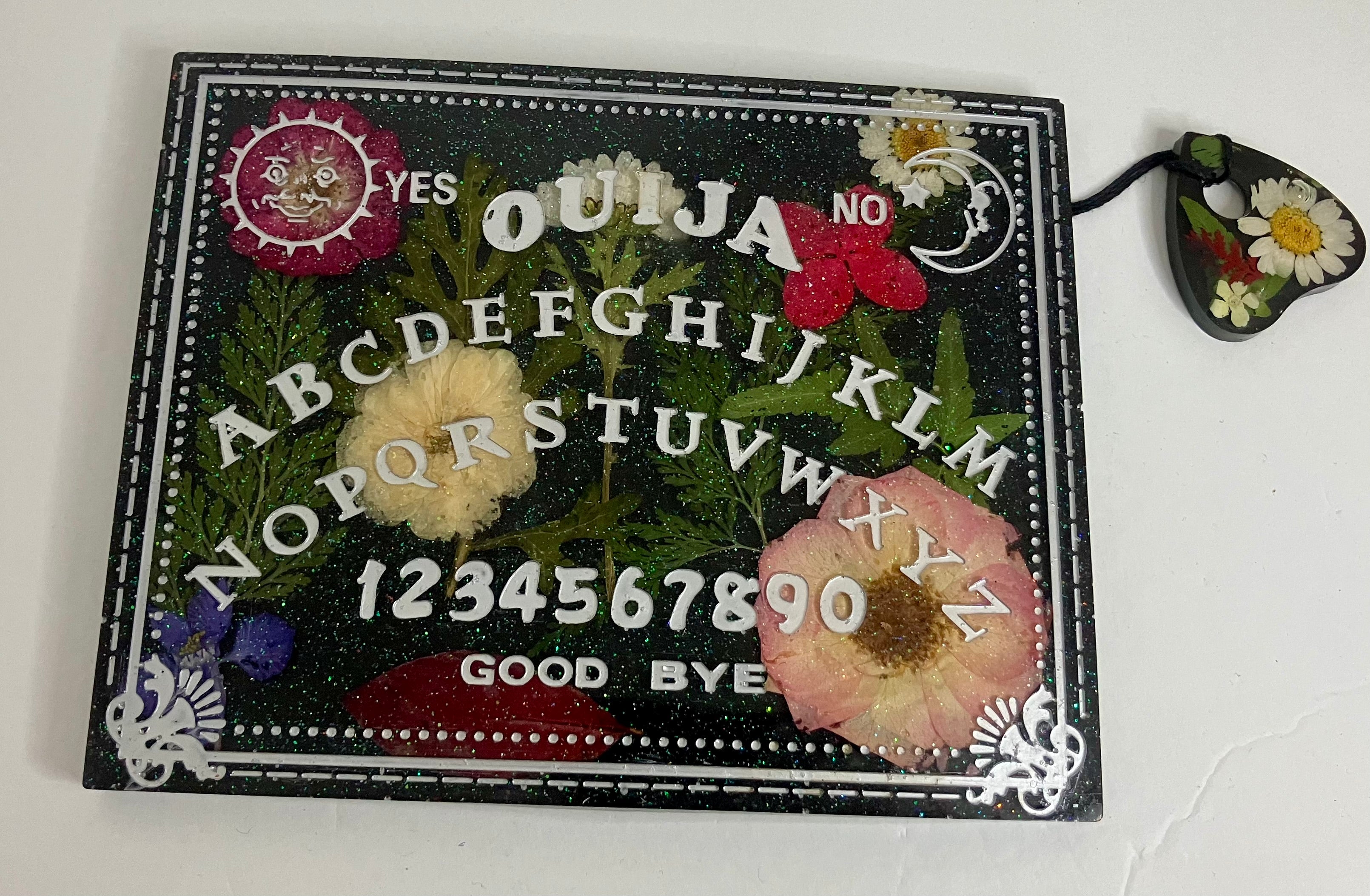 Small resin ouija board/spirit board