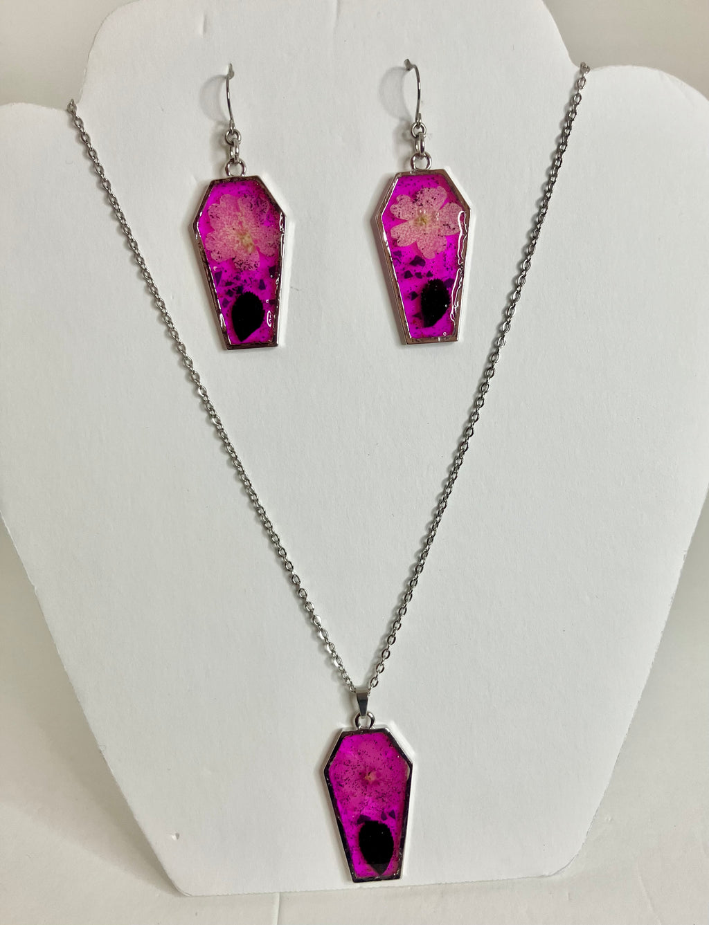 Coffin bezel jewelry