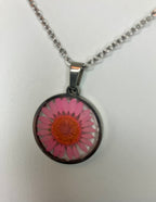 Dried flowers in resin jewelry