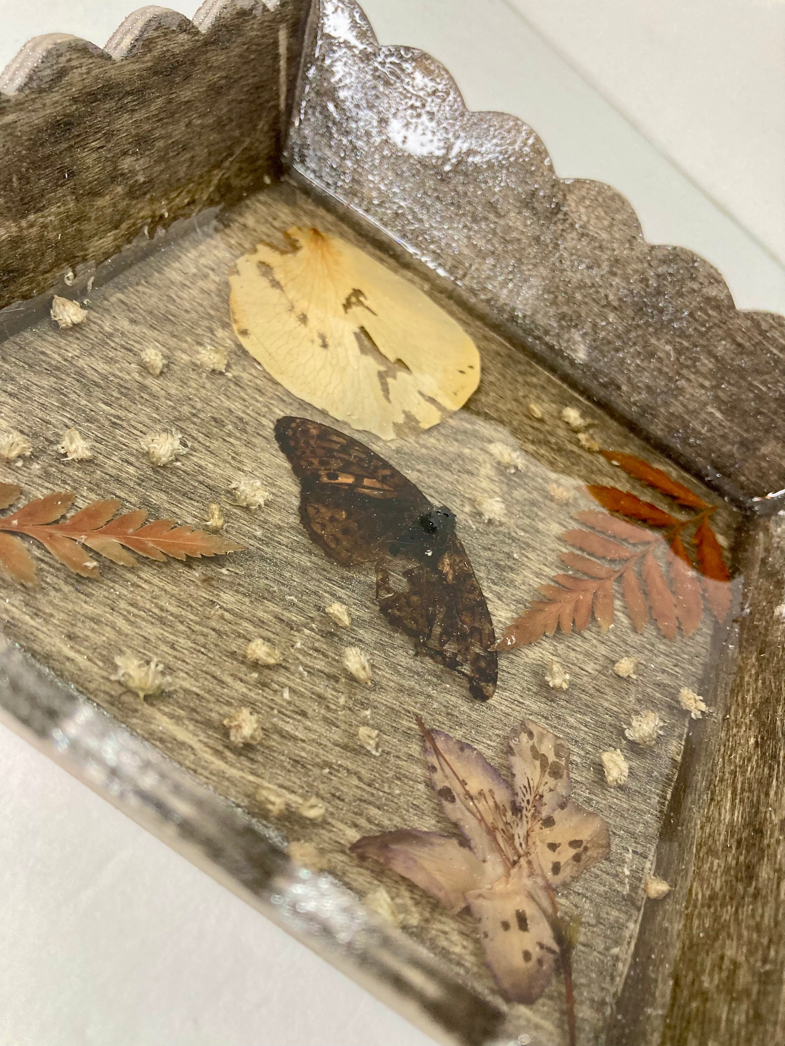 Wood and resin trinket dish