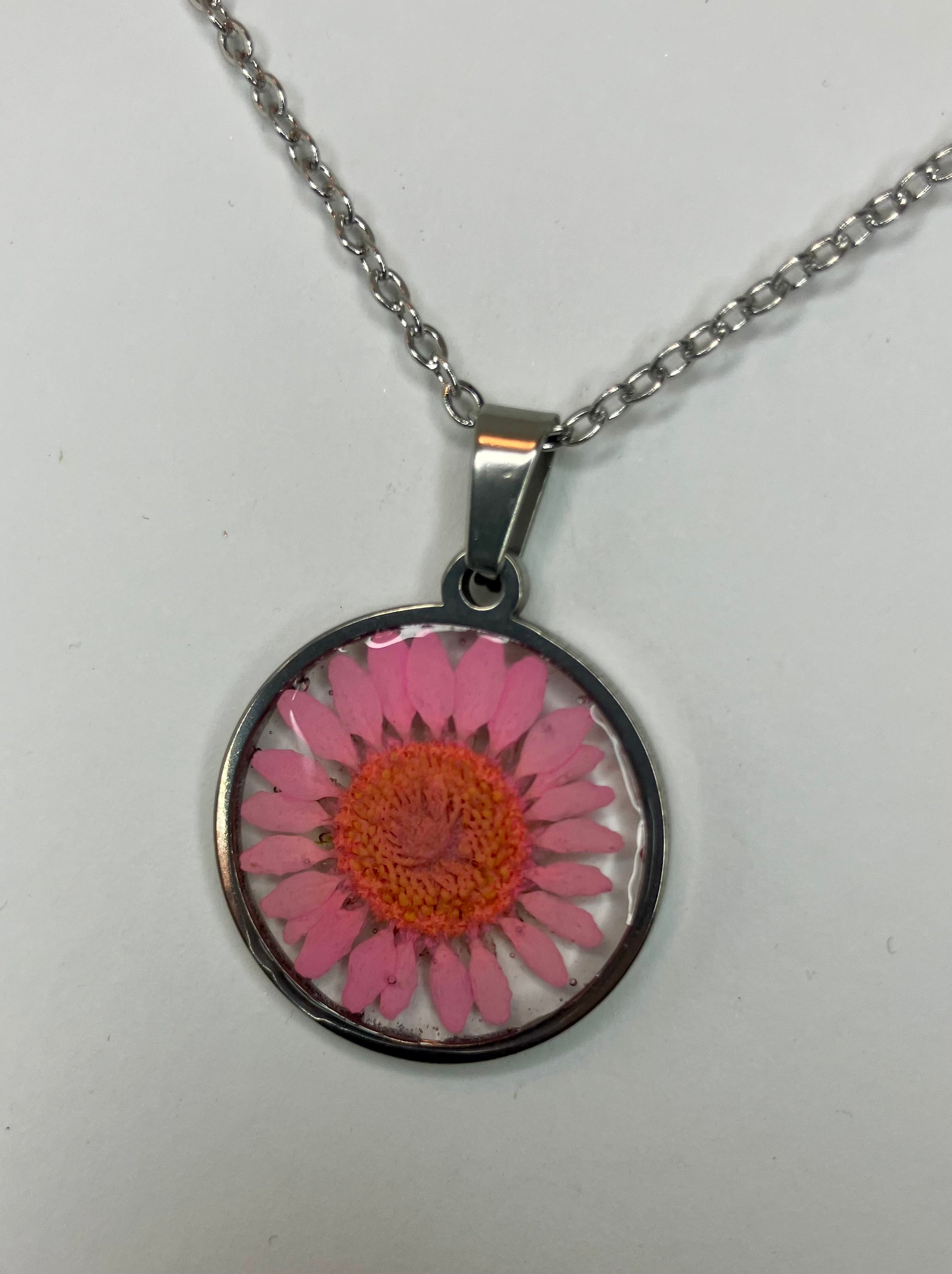 Dried flowers in resin jewelry