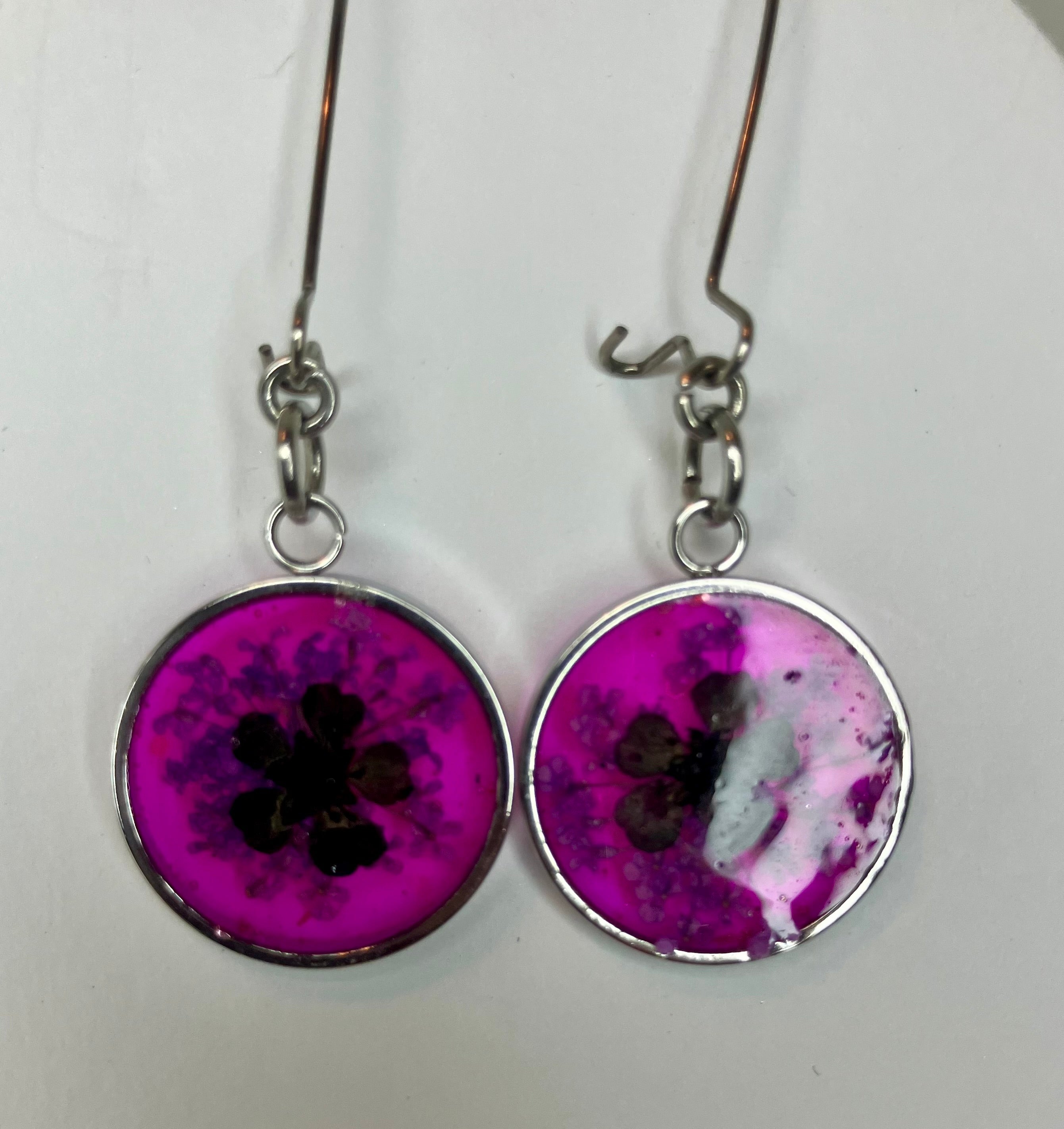 Dried flowers in resin jewelry
