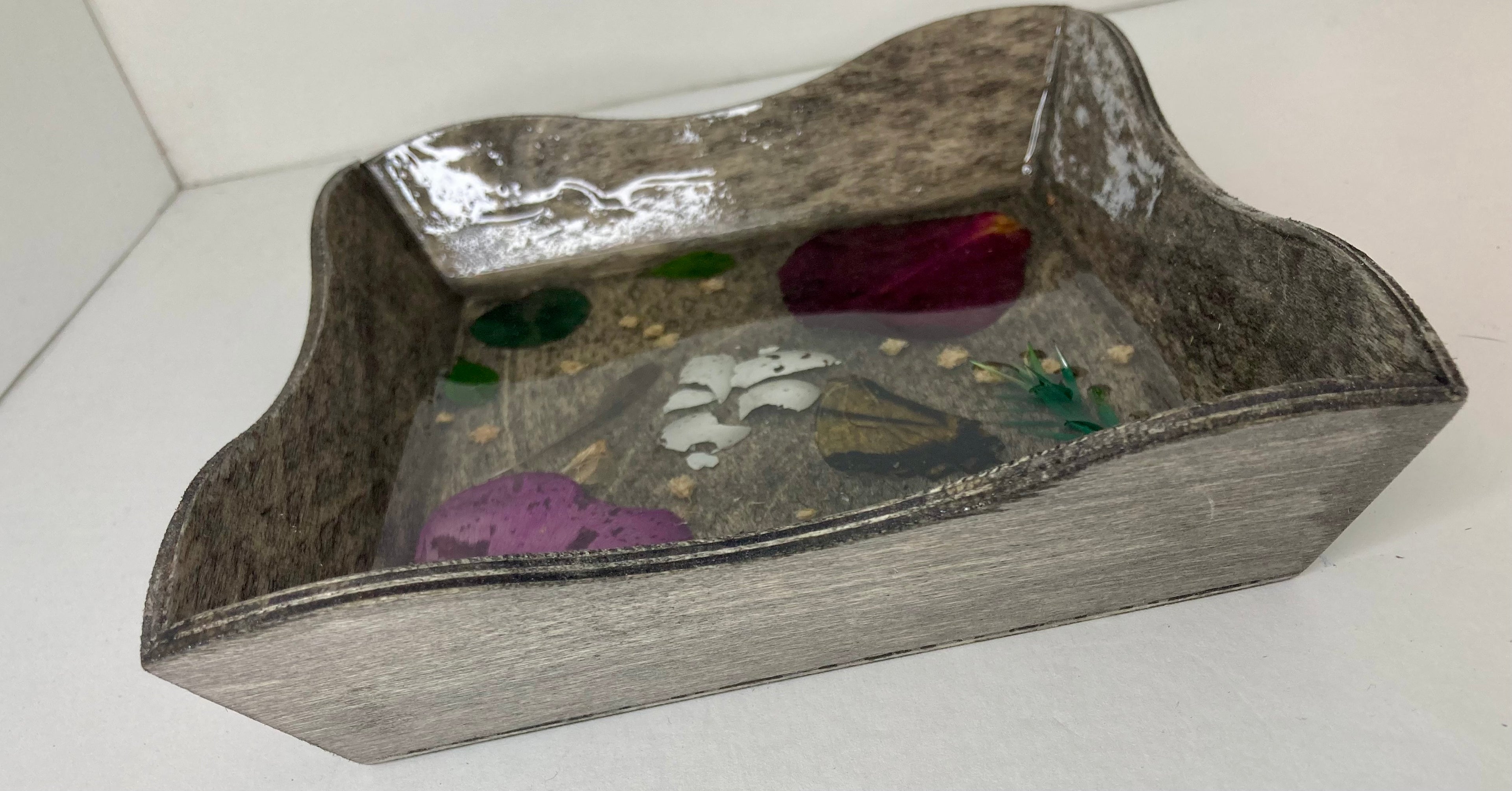 Wood and resin trinket dish