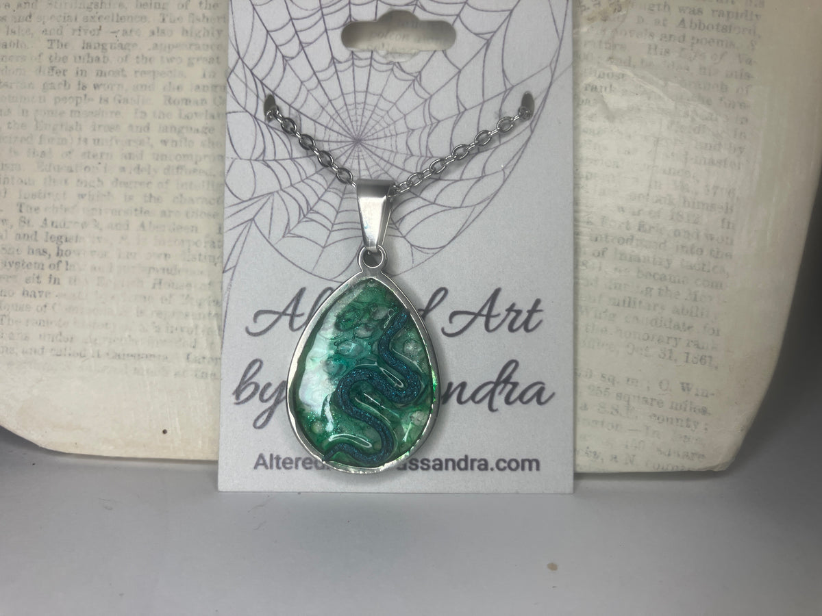 Dried Flower Resin Jewelry: Earrings & Necklaces