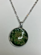 Dried flowers in resin jewelry