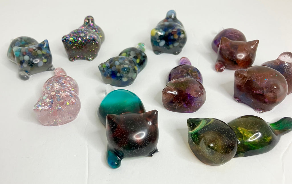 small cat loaf figurines