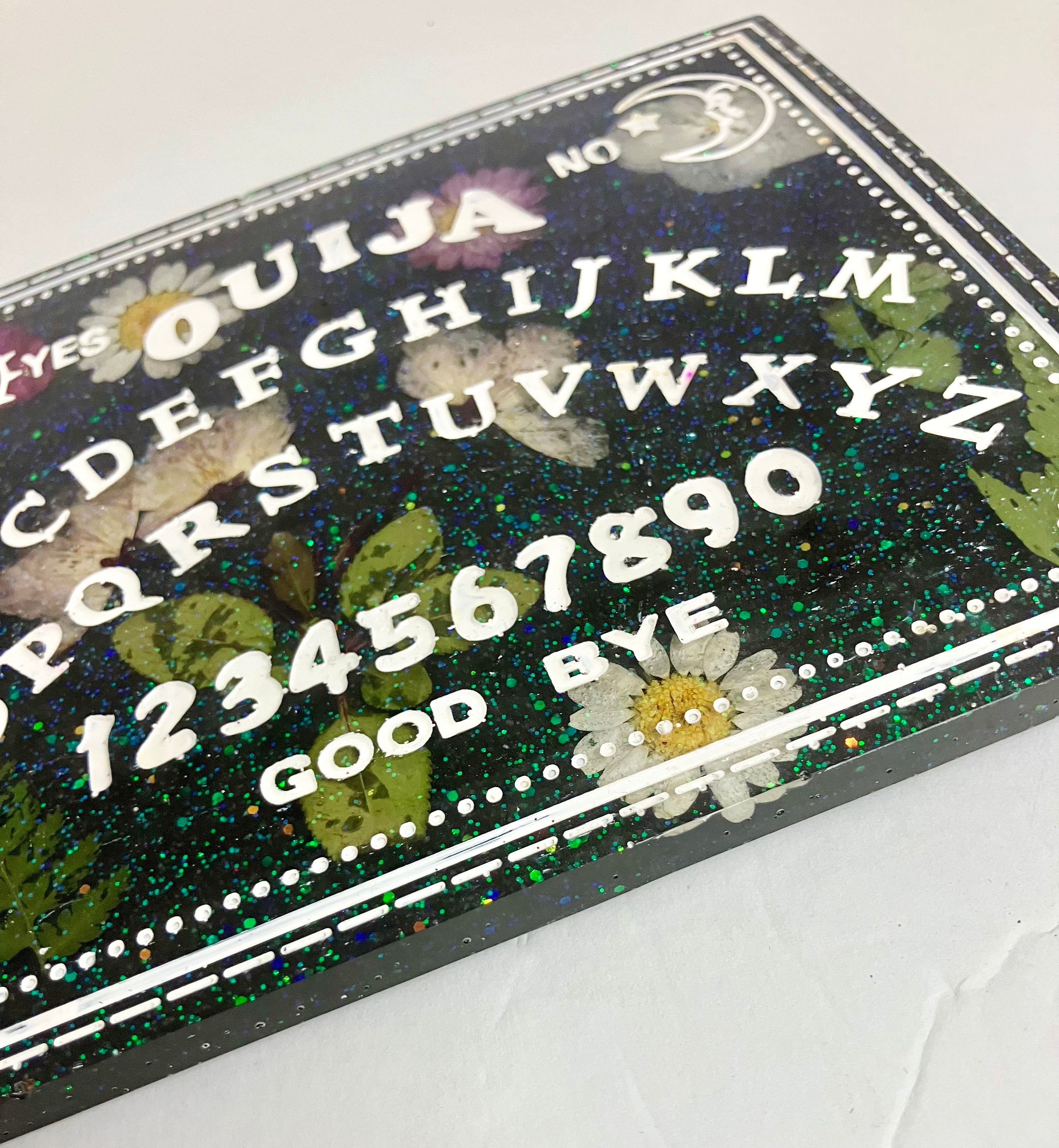 Small resin ouija board/spirit board