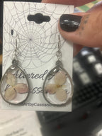 Dried flowers in resin jewelry