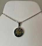 Dried flowers in resin jewelry