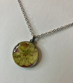 Dried flowers in resin jewelry