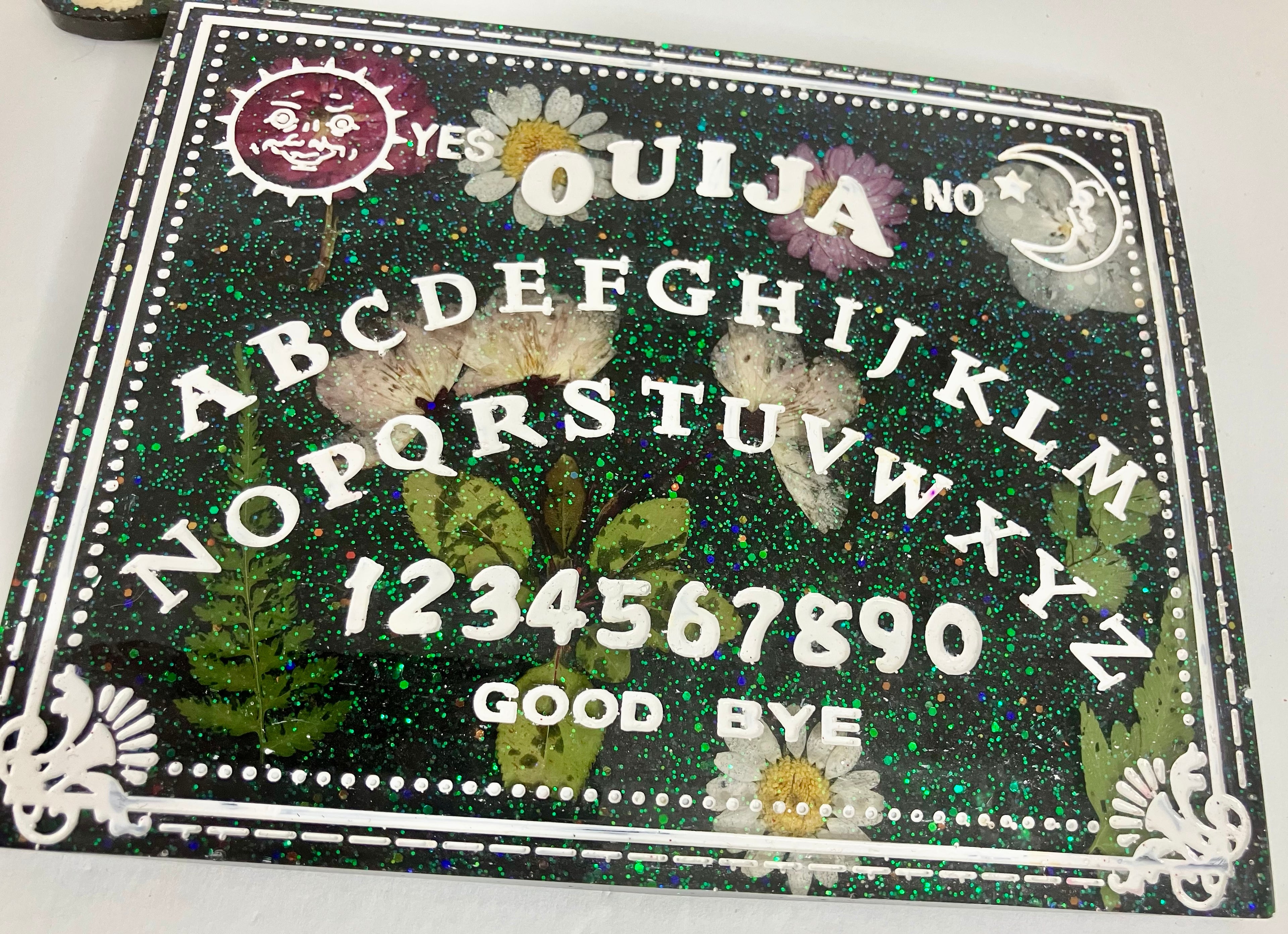 Small resin ouija board/spirit board