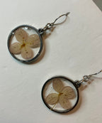 Dried flowers in resin jewelry
